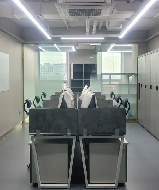 업무 공간 · 집기 반입 직후와 입주청소 후 작업 후